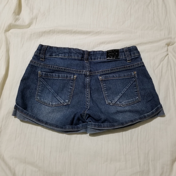 Shorts - Picture 3 of 4